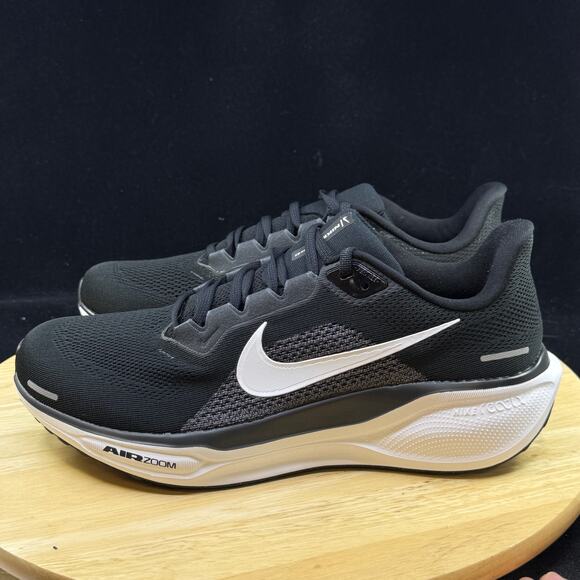 Athletic_Shoes